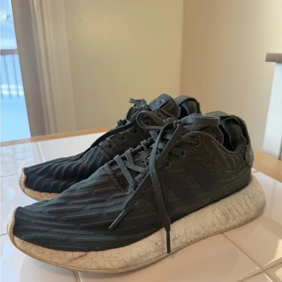 Adidas NMD R2 Boost Utility Green Women’s Size 9.5 Sneakers BA7261 - Picture 3 of 8